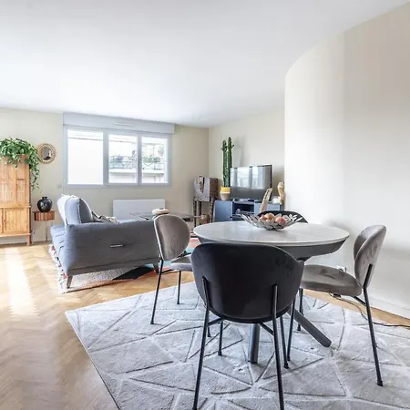 Contemporary With Terrace ! * Paris