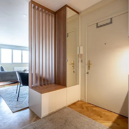 Contemporary With Terrace ! Appartement *