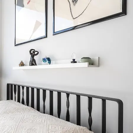 Contemporary With Terrace ! *