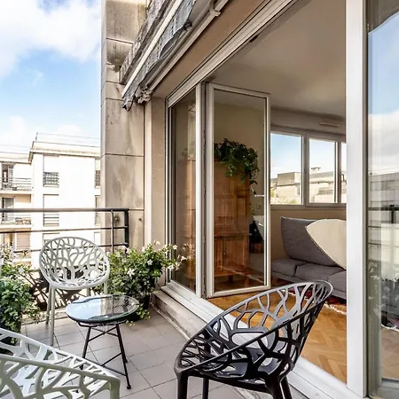 Contemporary With Terrace ! Appartement *