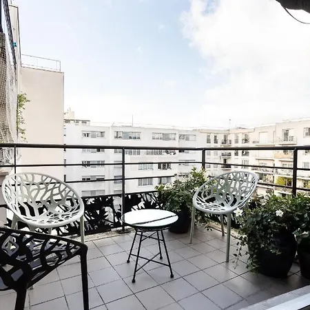 Contemporary With Terrace ! Appartement *
