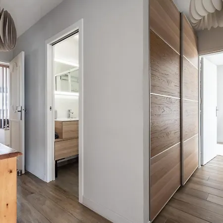 Contemporary With Terrace ! Appartement